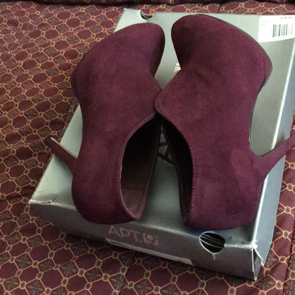 Shoes - Picture 4 of 9